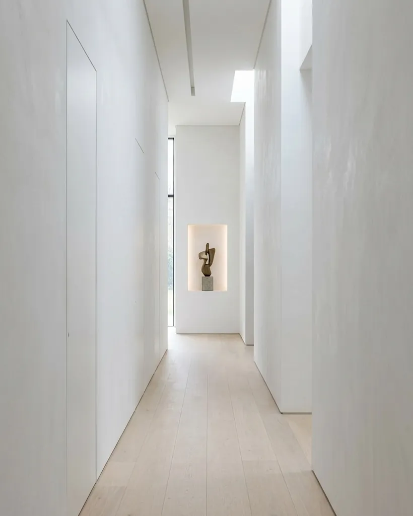 GALERİ BEYAZI · Hallway